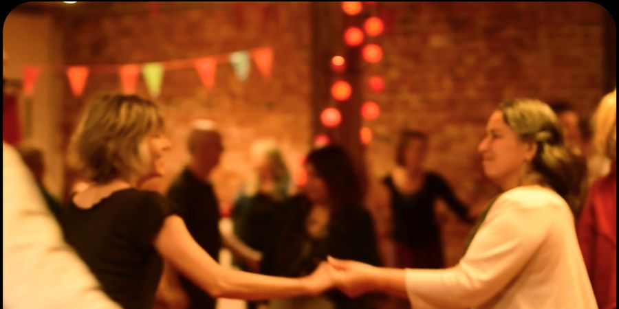 image - Stage de danses folk pour débutant(e)s, curieuxses, ami(e)s de la danse …